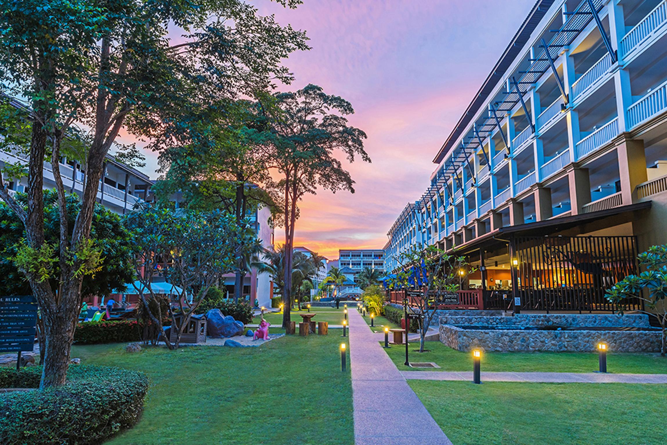 Kata Sea Breeze Resort - Sha Plus Buitenkant foto