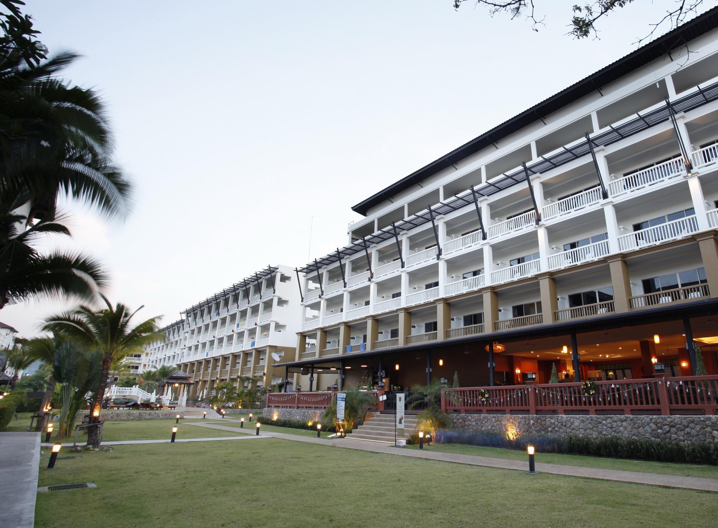 Kata Sea Breeze Resort - Sha Plus Buitenkant foto